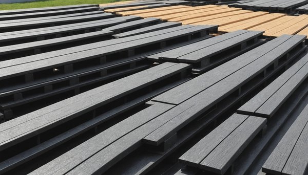 Fabrication de lames de terrasse en polyéthylène recyclé et durable